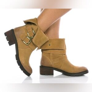 NWT Donald Pliner Saraya Belt Moto Suede Tan Taupe Boots Sz 8